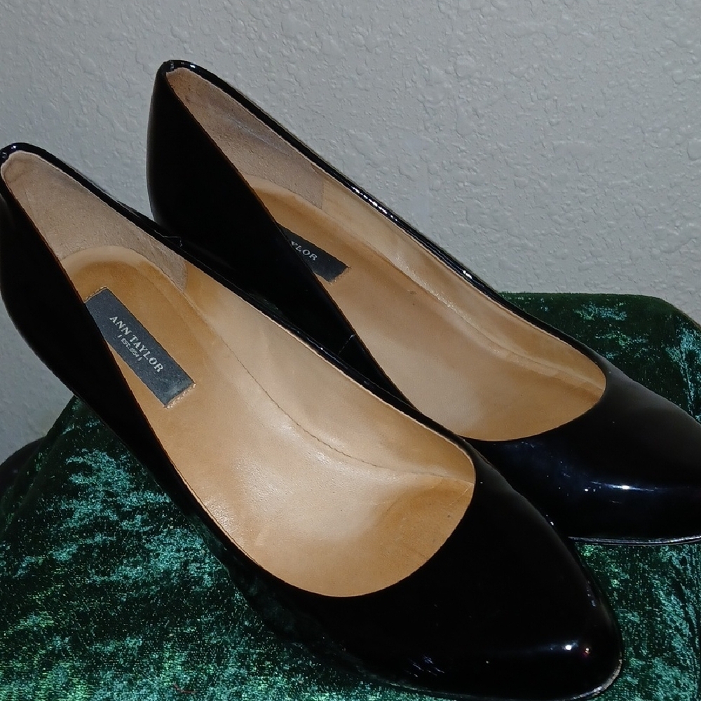 Ann Taylor Classic Black Heels Size 8M - Picture 5 of 5